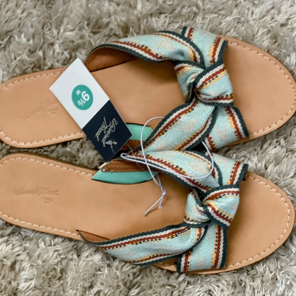 Universal Threads Women's Sandal NWT Wide Width